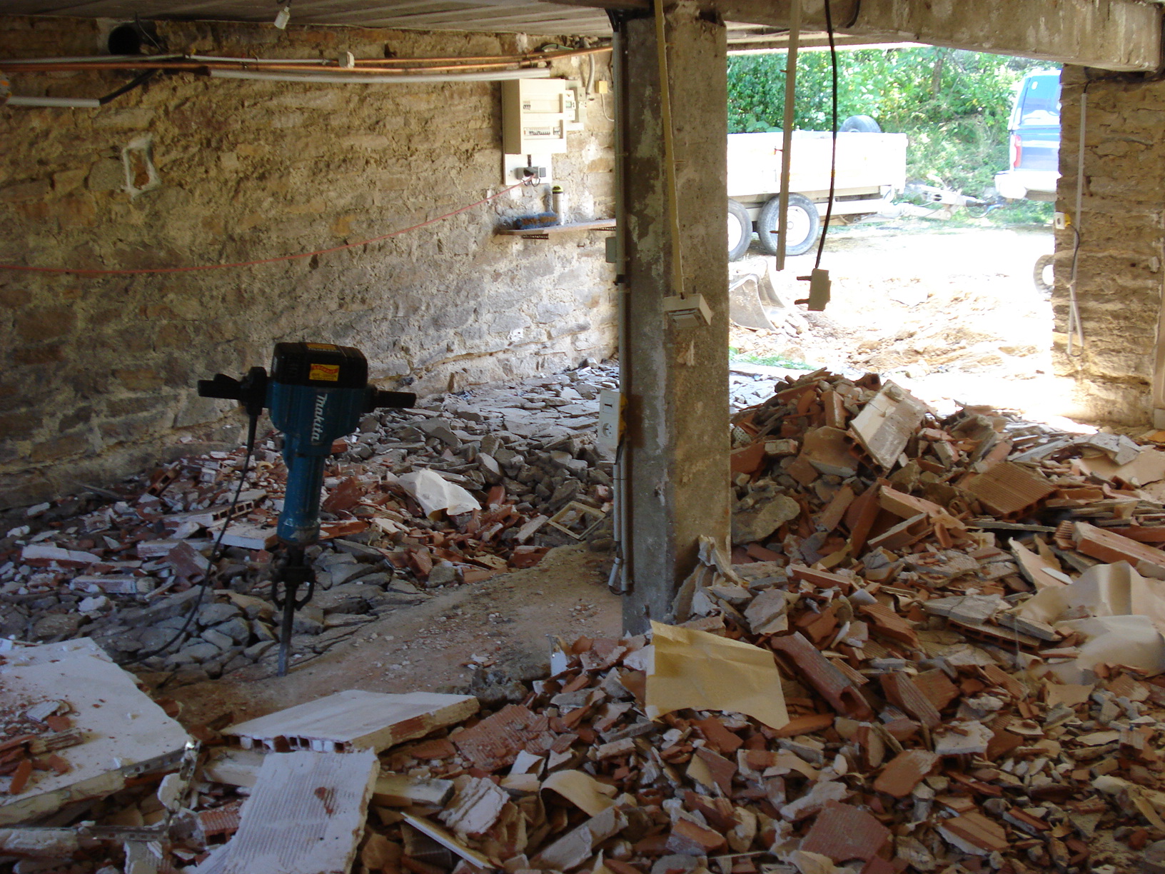 Démolition à Saint-Dizier-les-Domaines