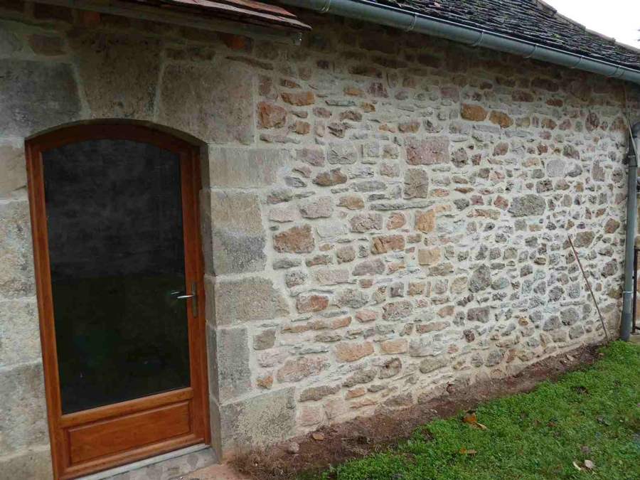 Joint à la chaux, façade en pierre Guéret