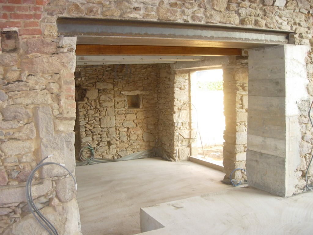 Ouverture de mur en pierre, en béton à Malleret-Boussac